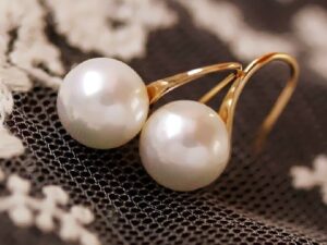 Simple pearl earrings for women