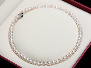 Pearl necklace