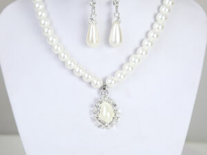 Pearl necklace set