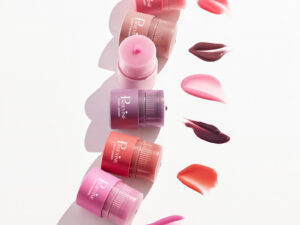 Moisturizing And Twisting Lipstick Care