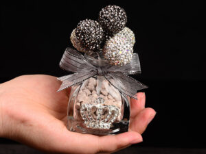 Creative Automotive Supplies Women Car With Perfume Mountain