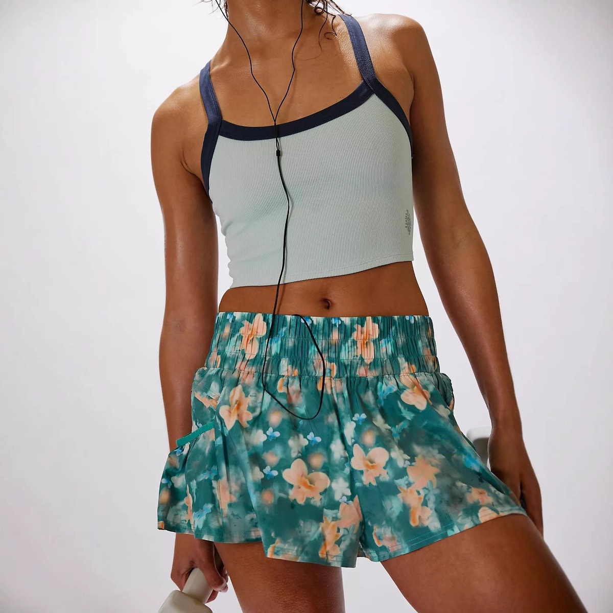 Fashionable Printed Wide-Leg Shorts For Women - Image 3