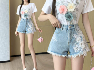 Exquisite Embroidered Flowers Denim Shorts For Women