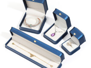 Crown Rounded Ring Jewelry Pendant Brace Lace Bracelet Packing Box